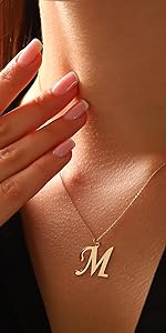 Collar y Aretes con Inicial - Delicadeza Atemporal en Acero