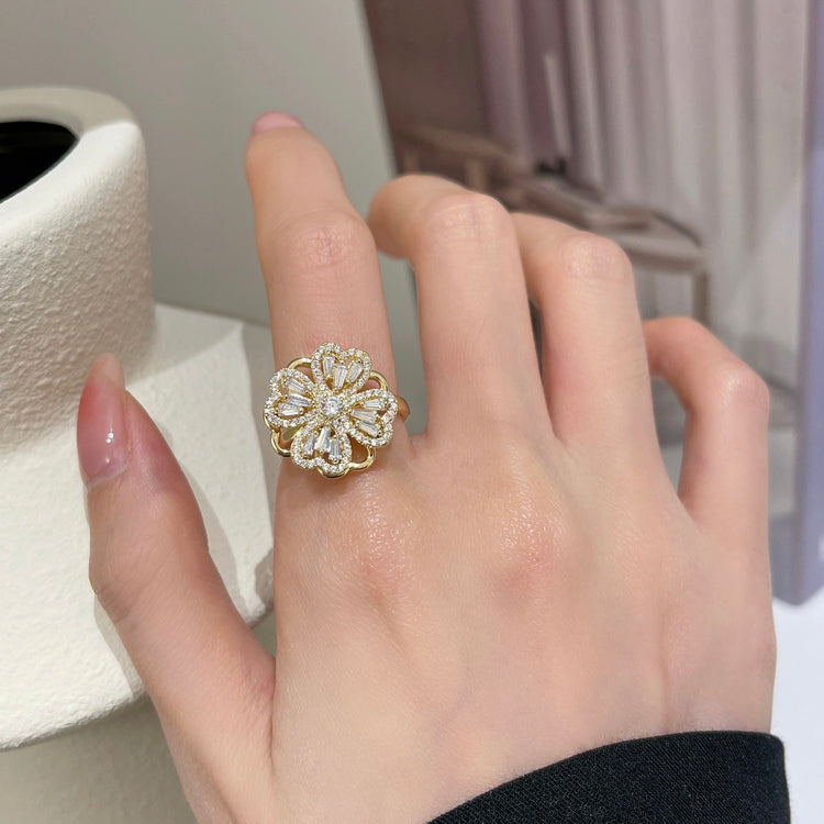 El Secreto para Reducir el Estrés: Anillo Giratorio Trébol con Diseño Innovador