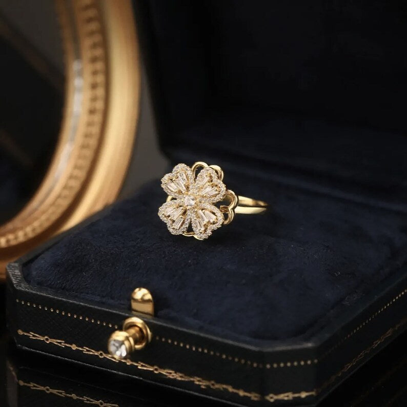 El Secreto para Reducir el Estrés: Anillo Giratorio Trébol con Diseño Innovador