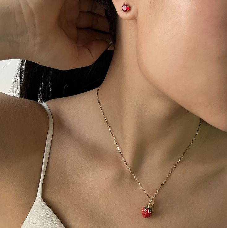 Set de Joyería para Regalo – Collar y Aretes de Fresa en Oro 14K para Mujer o Niña